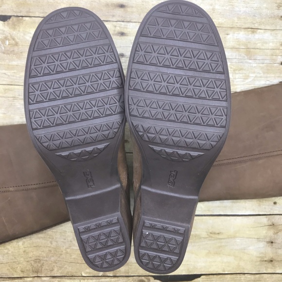 Sold Teva waterproof leather brown tall boots - Picture 6 of 8